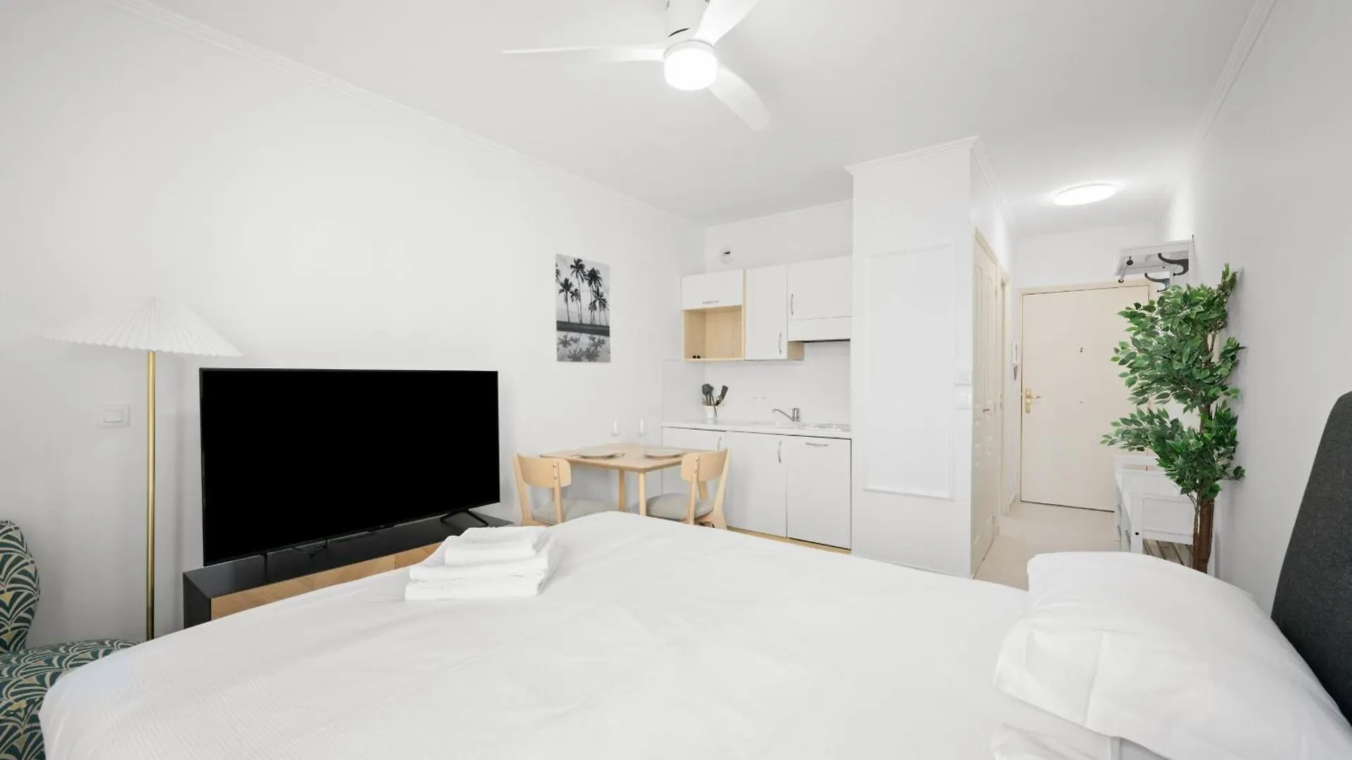 Studio Pour Deux Tres Jolie Au Centre Ville Menton 0*,  France